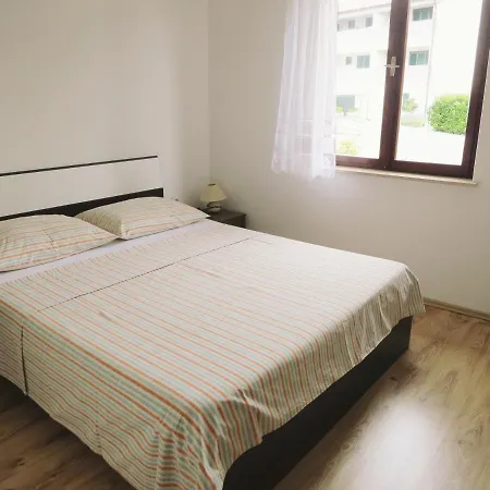 Apartament With A Parking Space Malinska, Krk - 19290